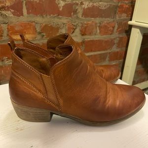 Leather size 8 booties